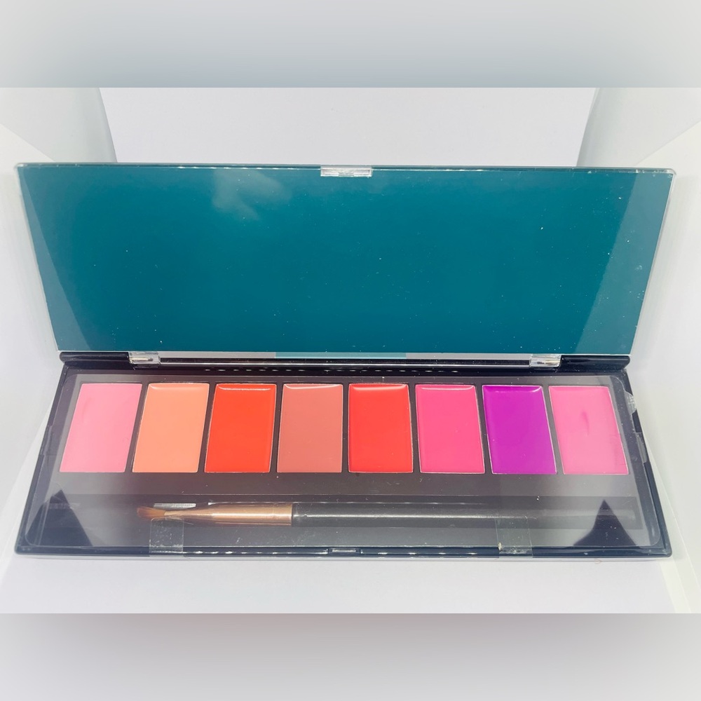 Pro Fusion Stunning 8 colors matte lipstick palette